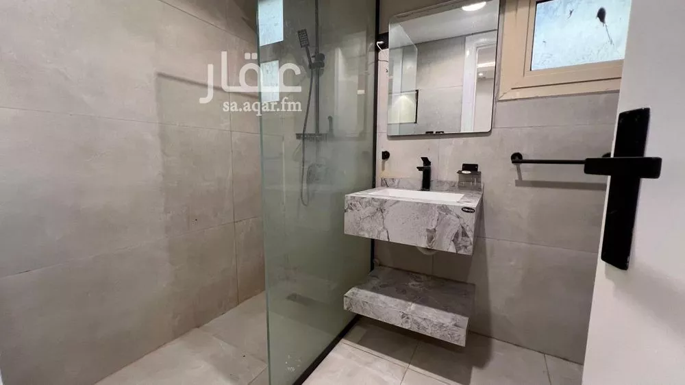 شقة 1 غرف في الملقا 5