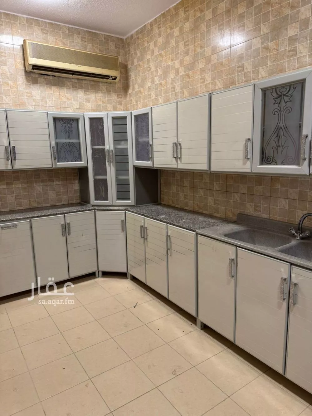 شقة 3 غرف في الملقا 5