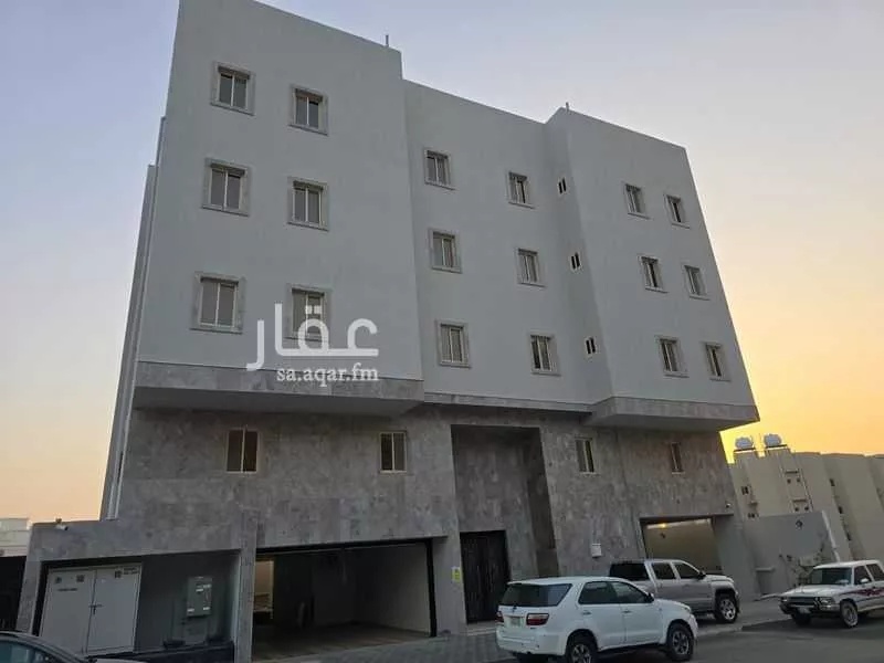 864 sqm building in Al Rusaifah 3