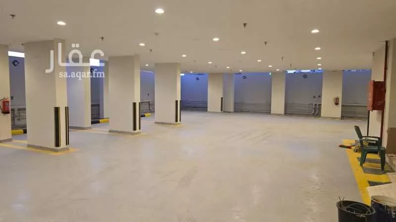 864 sqm building in Al Rusaifah 1