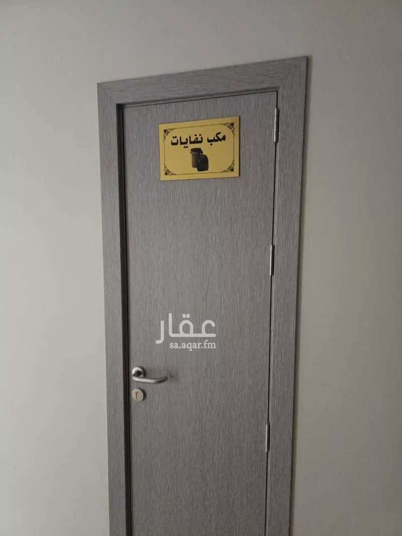 864 sqm building in Al Rusaifah 4