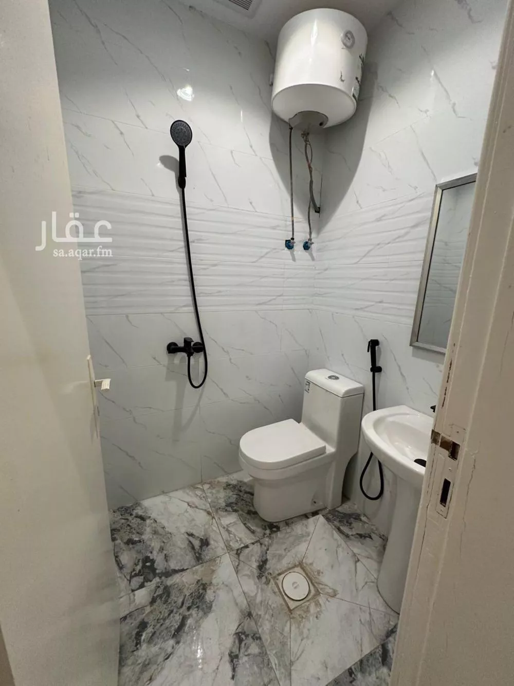 شقة 1 غرف في الملقا 3