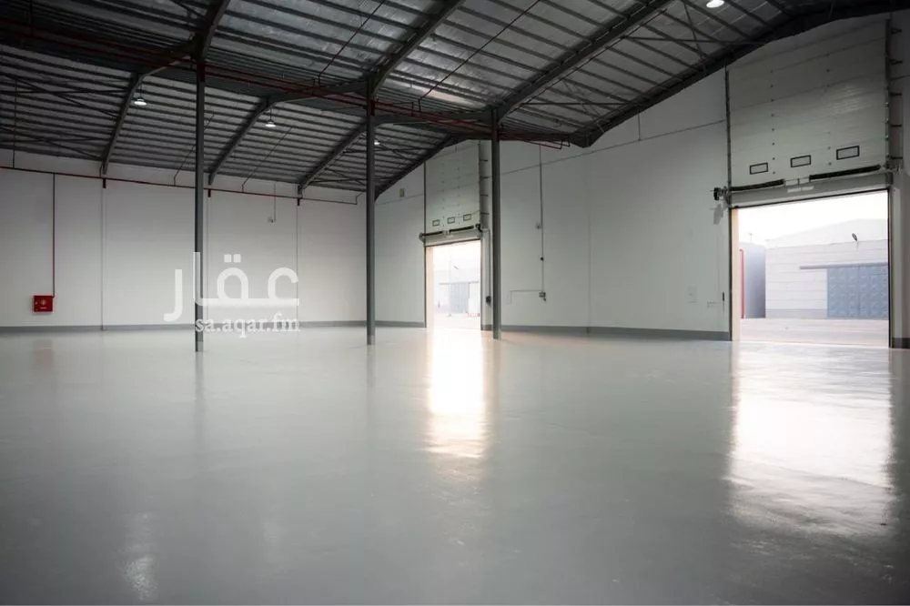 مستودع 1381 م² في السلي 3