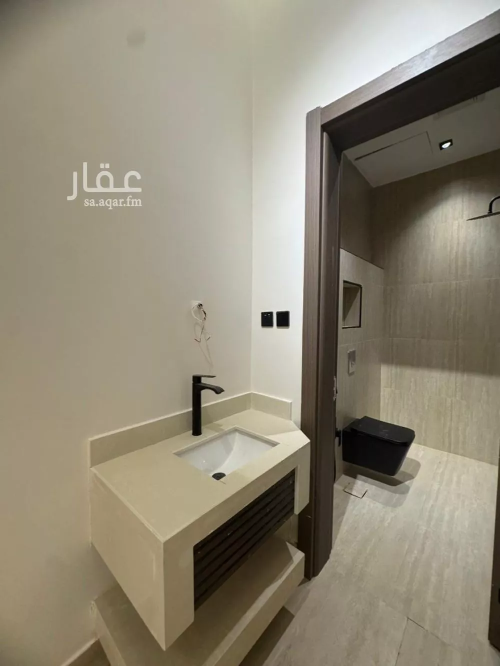 4 bedroom floor in Al Janadriyah 3