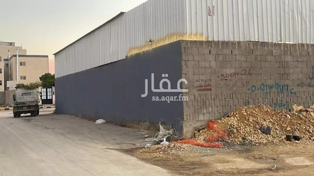 أرض 1001 م² في العارض 2