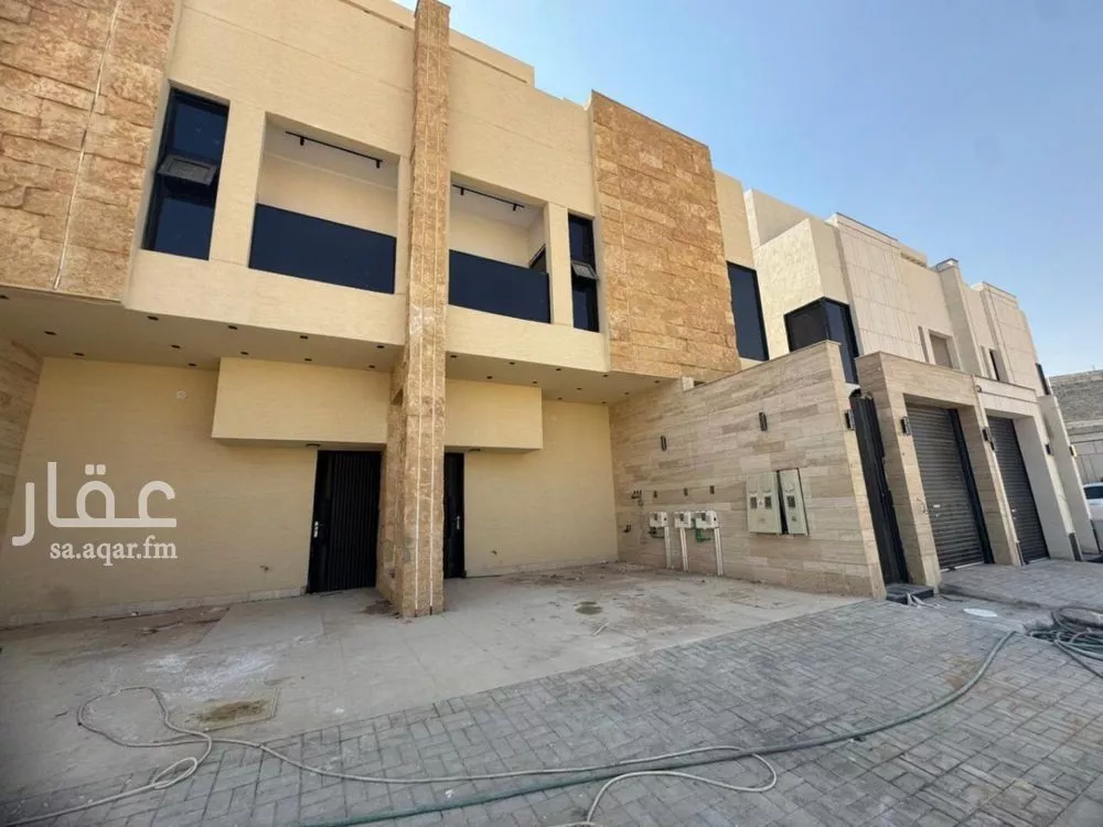 4 bedroom floor in Al Janadriyah 1