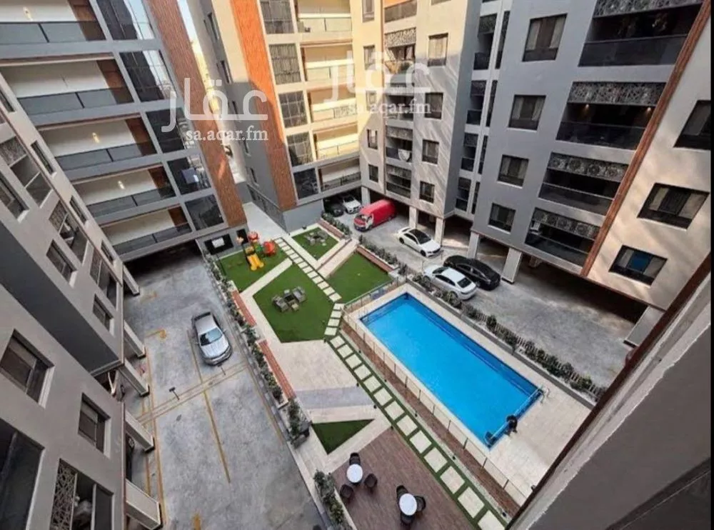 شقة 4 غرف في الحمرا 1