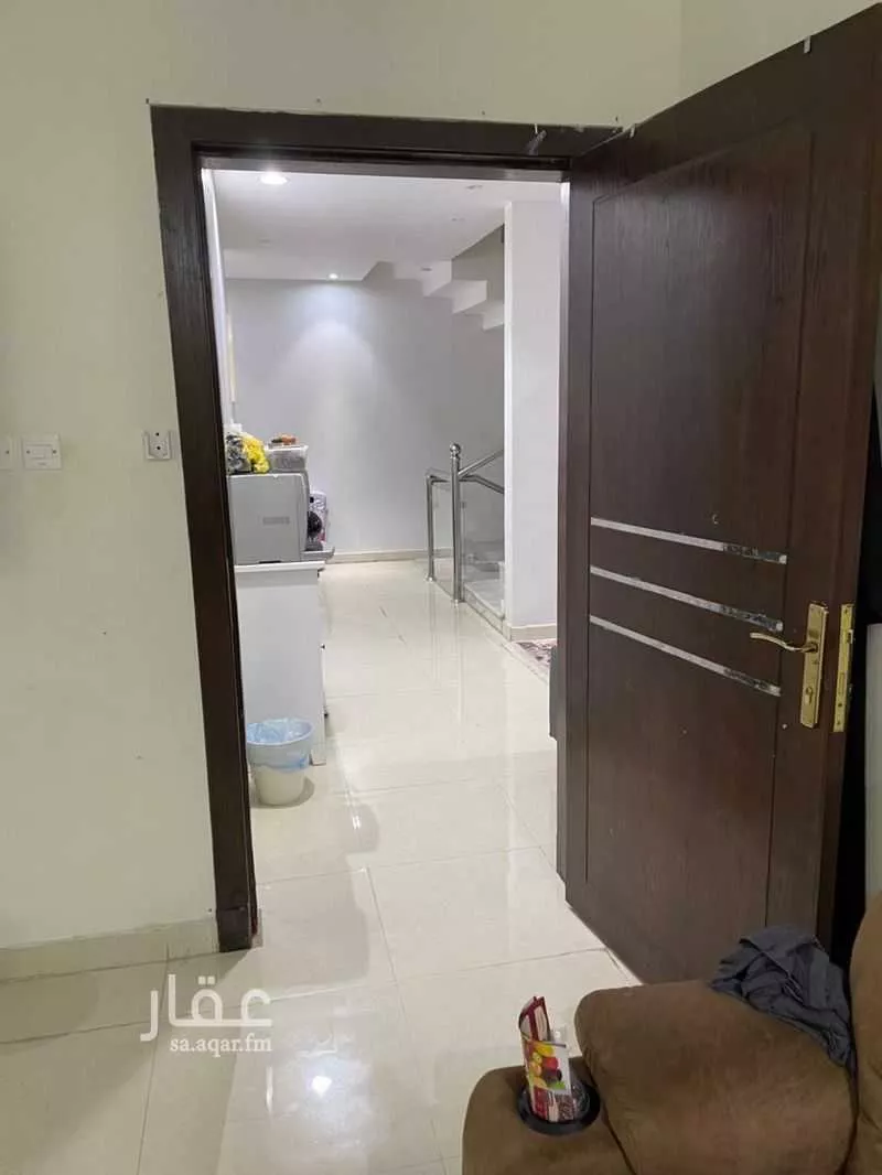 8 bedroom villa in Dhahrat Laban 2