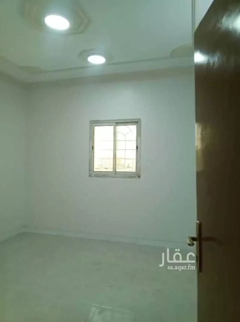 عمارة 702 م² في الخليج 2