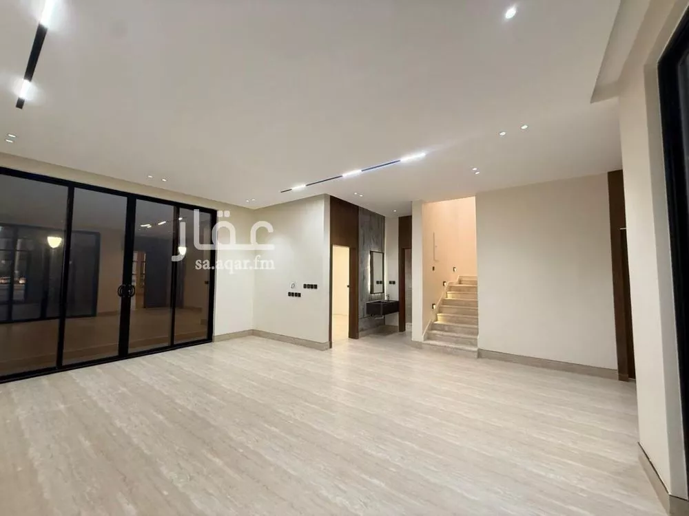 5 bedroom villa in Al Mahdiyyah 2