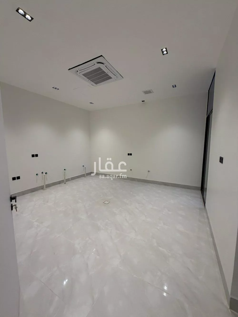 فيلا 6 غرف في المهدية 5