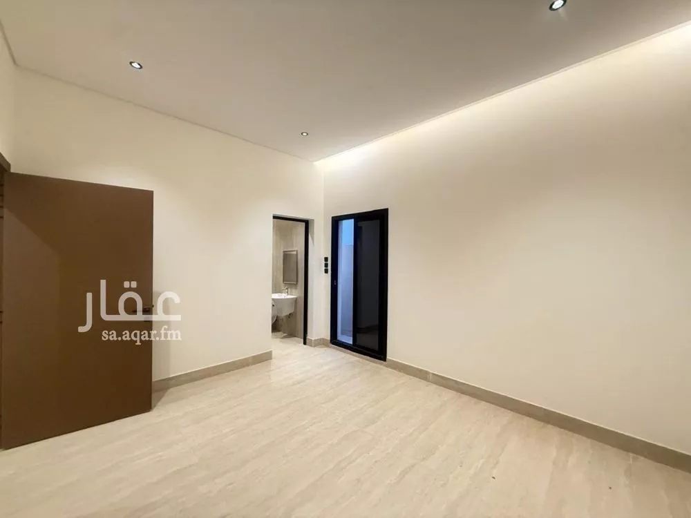 5 bedroom villa in Al Mahdiyyah 2