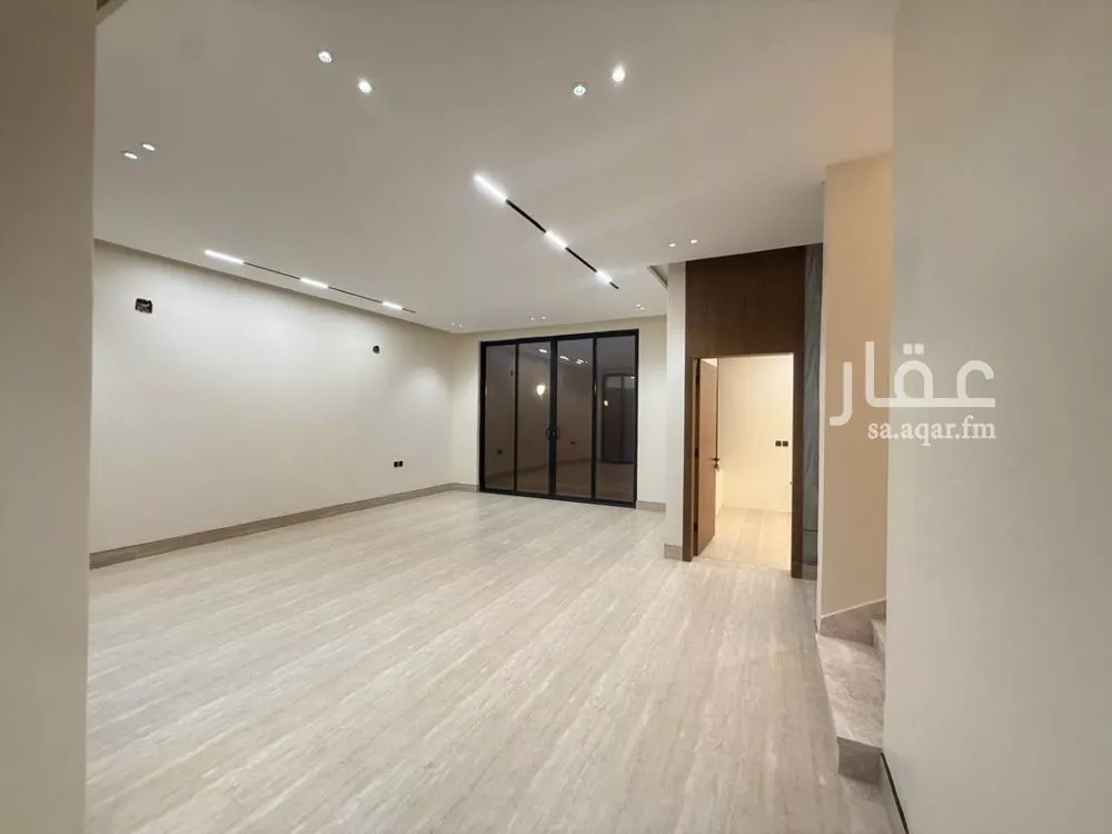 5 bedroom villa in Al Mahdiyyah 3