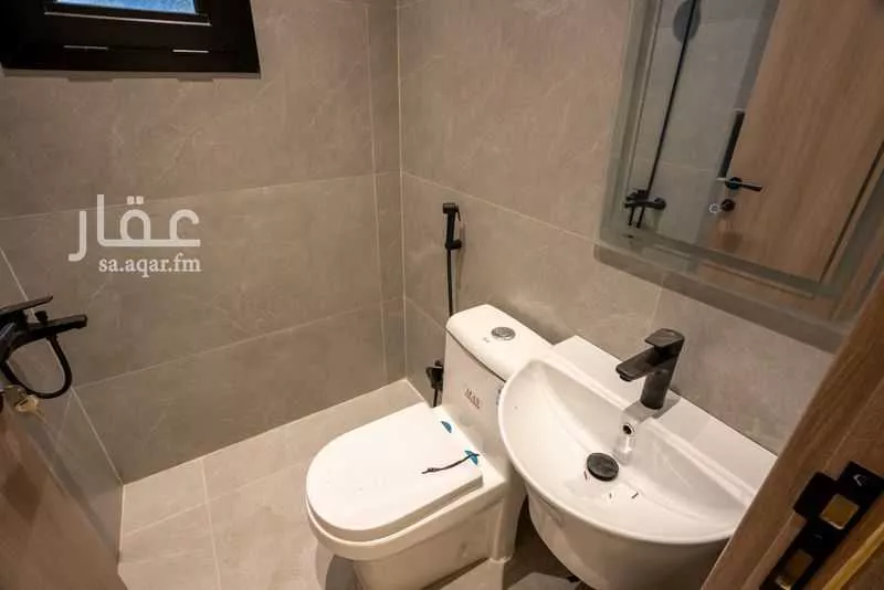 شقة 5 غرف في ضاحية الملك فهد 4