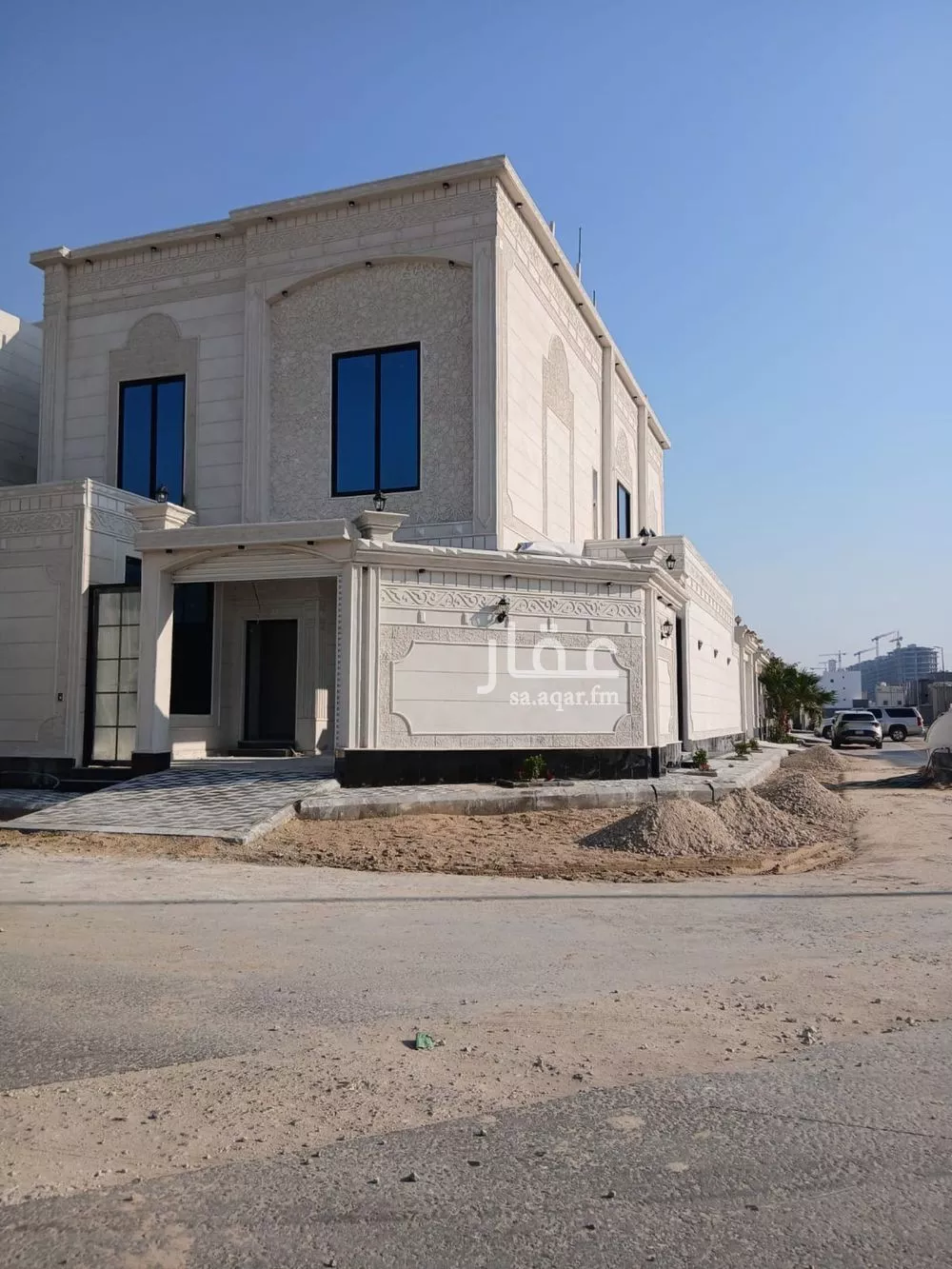 فيلا 8 غرف في ضاحية الملك فهد 4