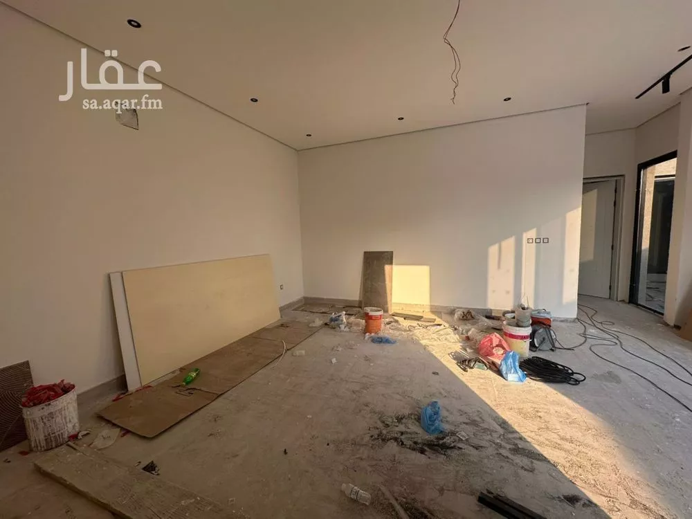 فيلا 9 غرف في الامواج 5