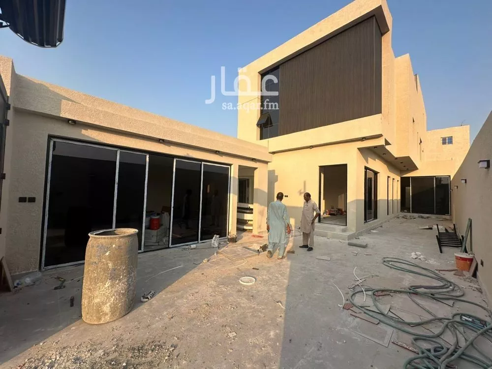 فيلا 9 غرف في الامواج 2