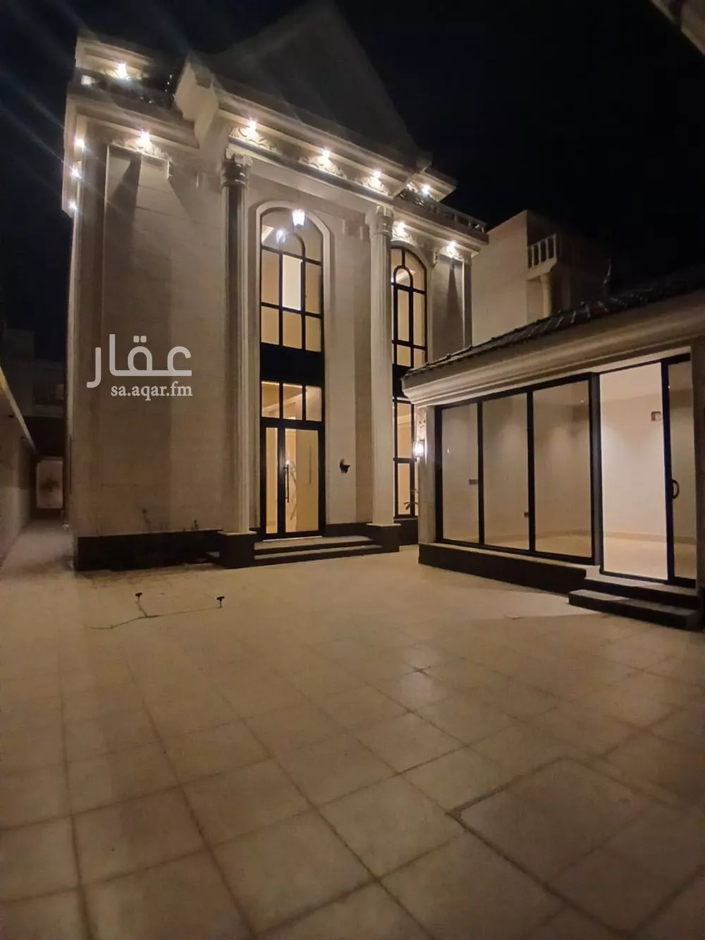 فيلا 9 غرف في العقيق 4