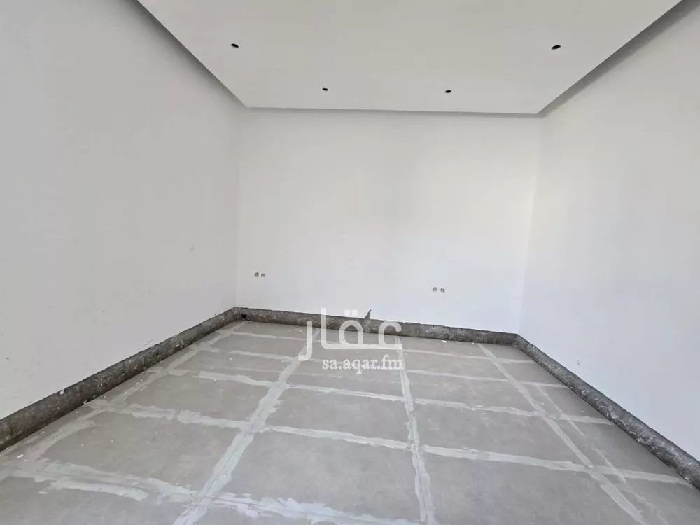 5 bedroom villa in Al Aridh 3