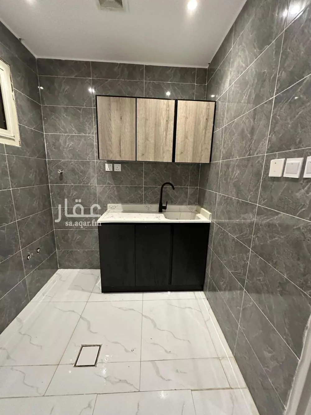 شقة 1 غرف في العقيق 5