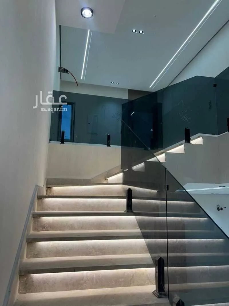 6 bedroom villa in Dahiat King Fahd 4