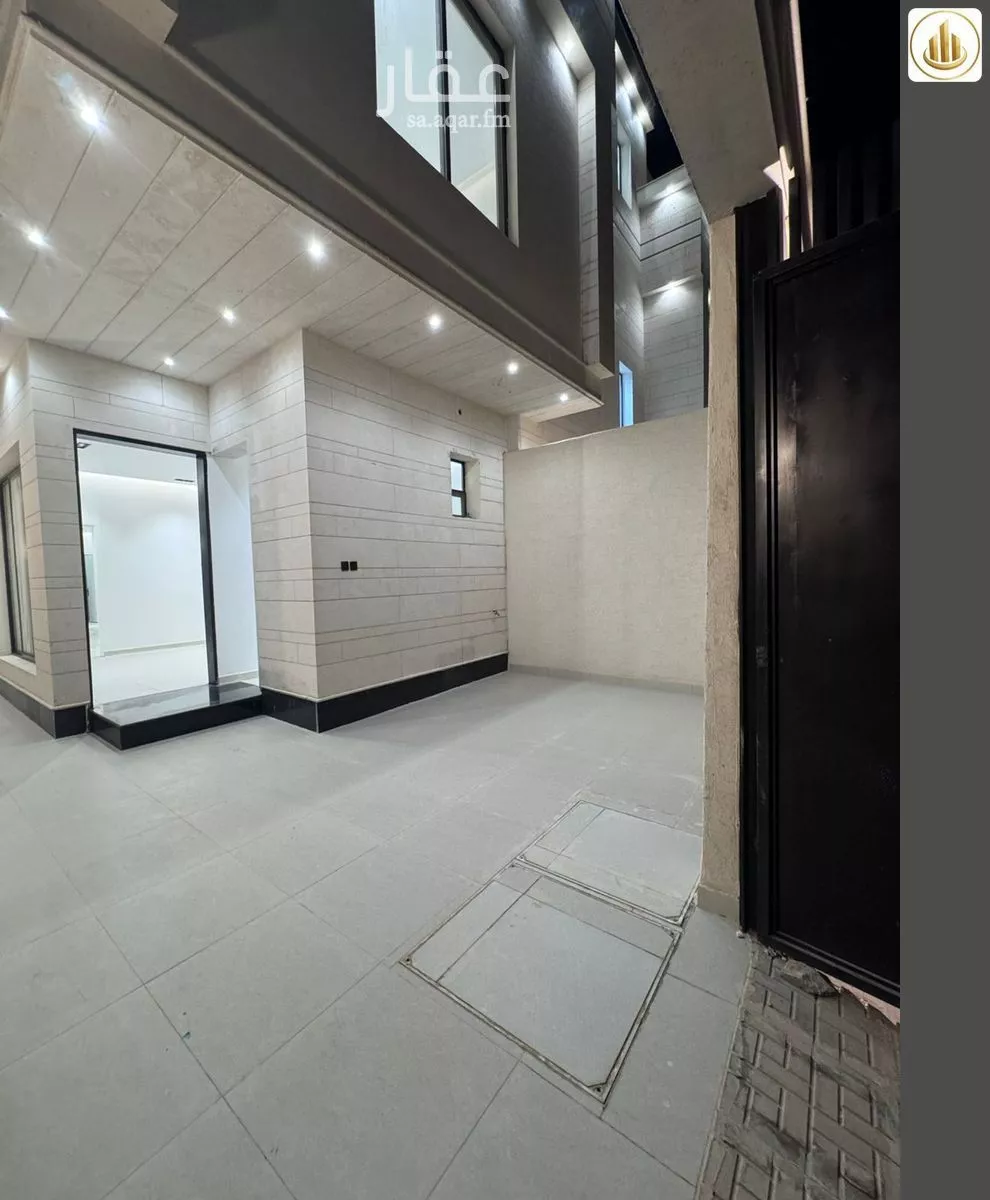 4 bedroom floor in Al Janadriyah 3