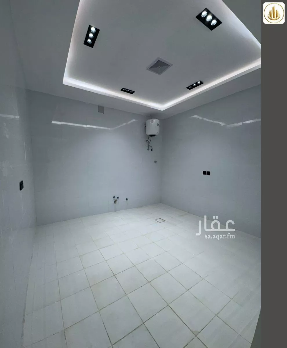 4 bedroom floor in Al Janadriyah 4