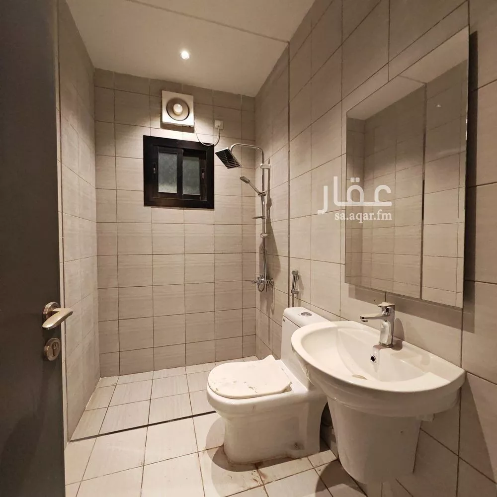 شقة 5 غرف في الواحة 4