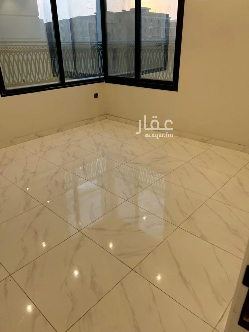 شقة 5 غرف في الواحة 4