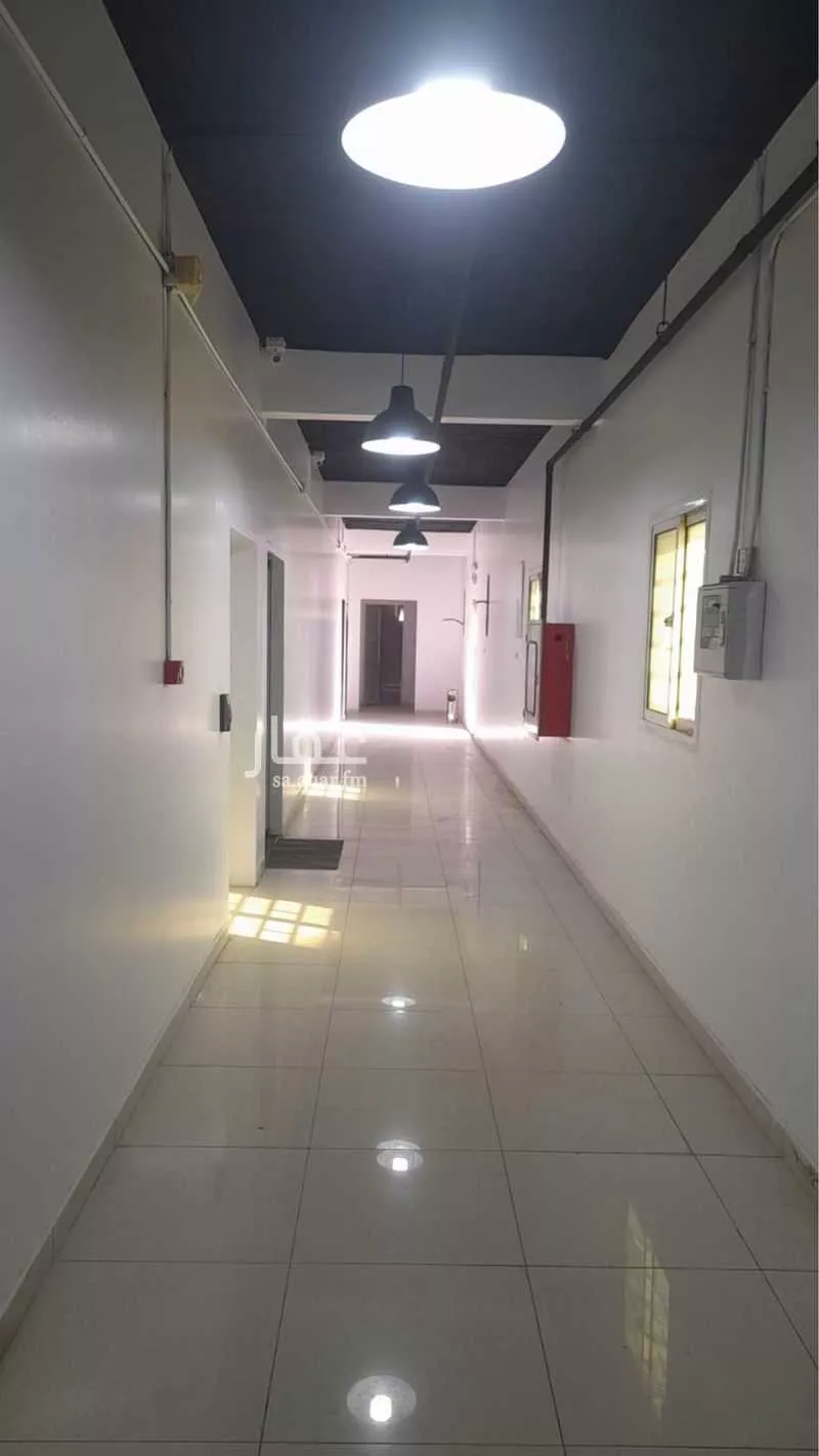 مكتب 2400 م² في النظيم 2