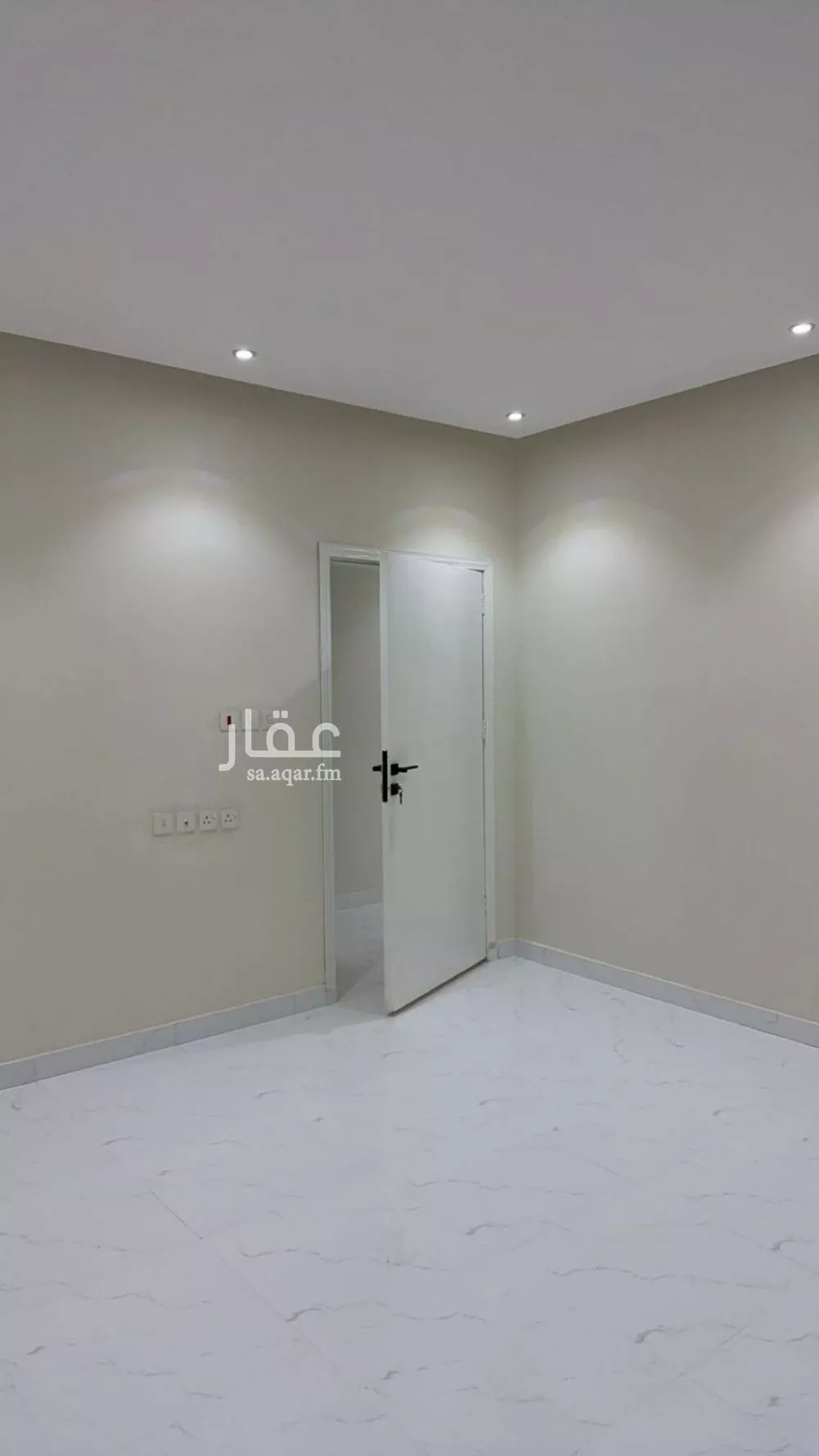 شقة 3 غرف في الرمال 4