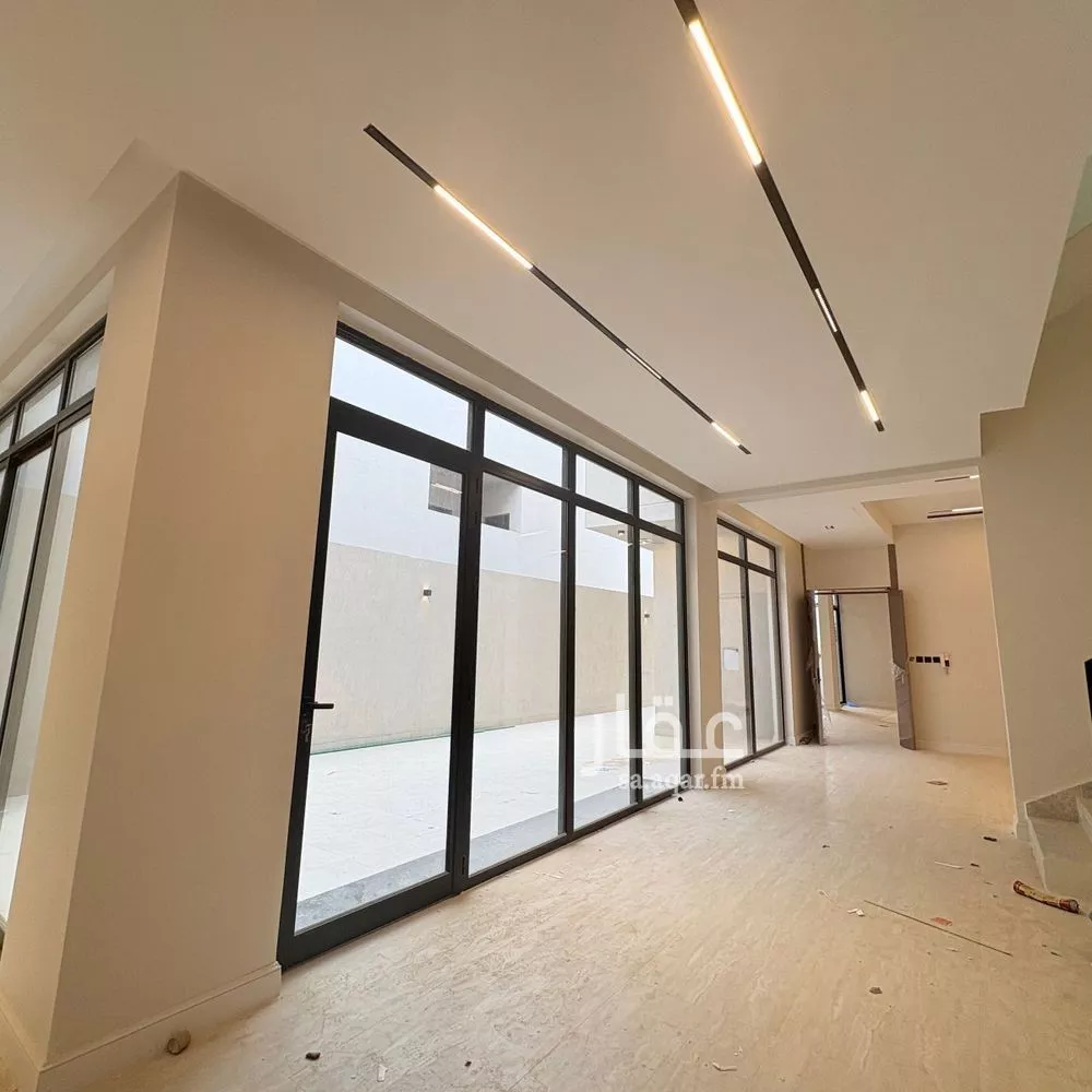 5 bedroom villa in Al Mahdiyyah 3