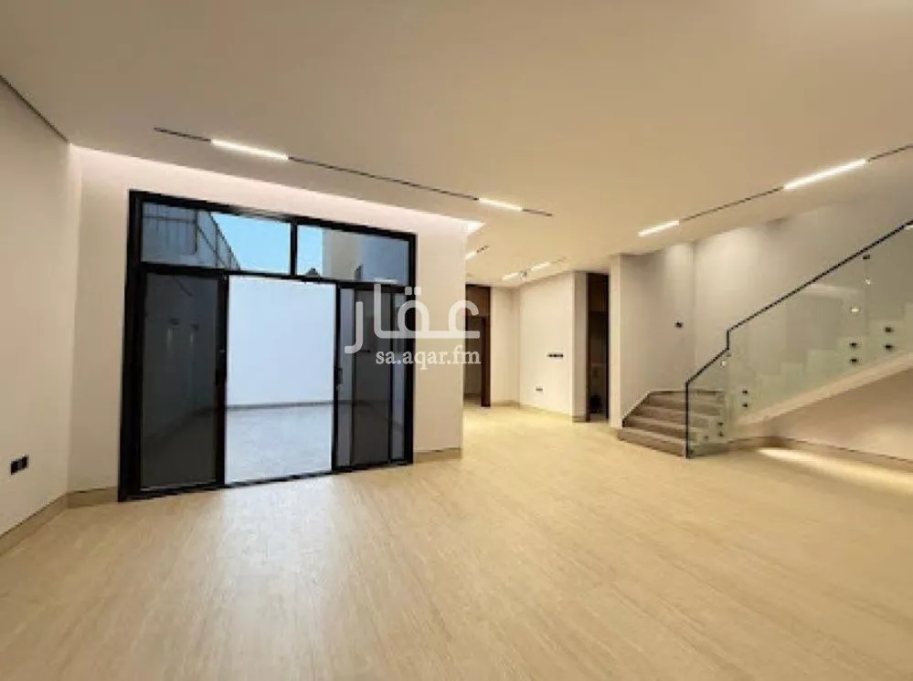 5 bedroom villa in Al Mahdiyyah 4