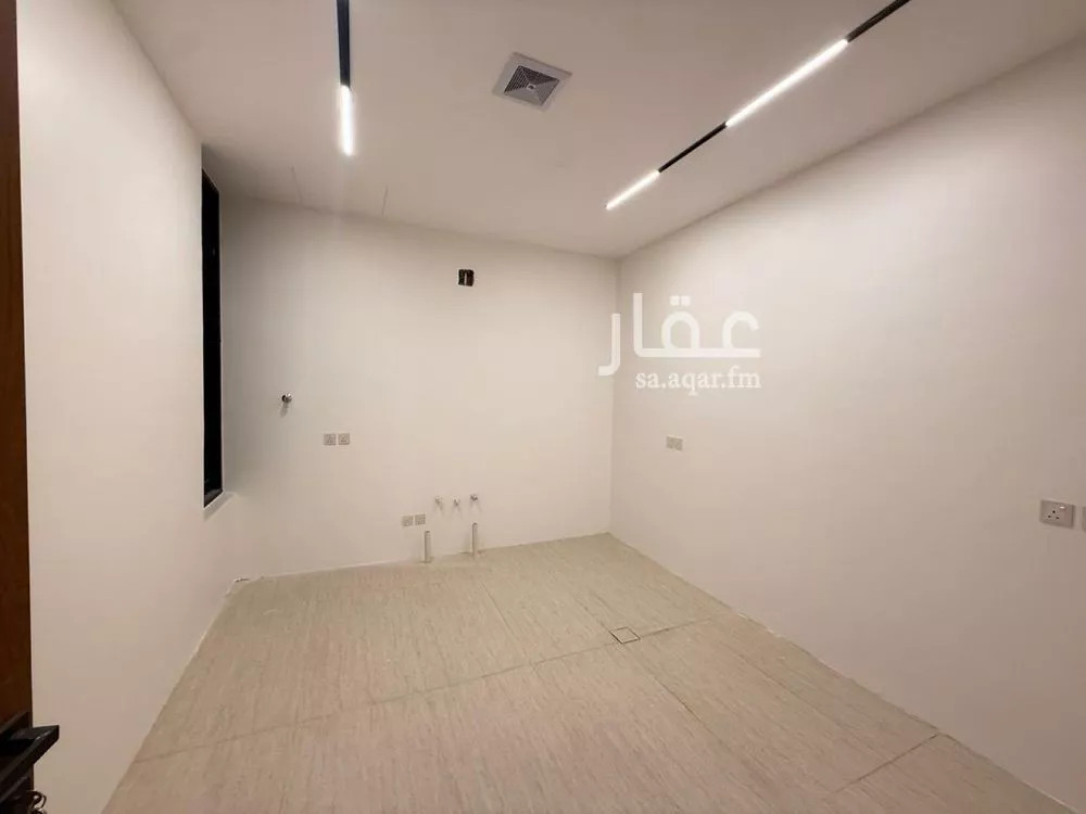 6 bedroom villa in Al Mahdiyyah 3