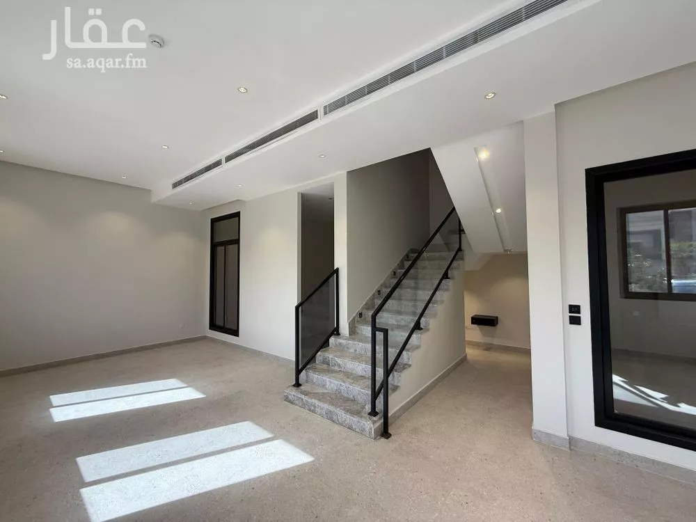 فيلا 4 غرف في العارض 4