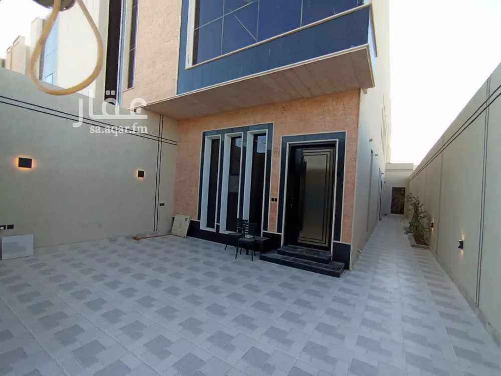 فيلا 5 غرف في الشرق 4