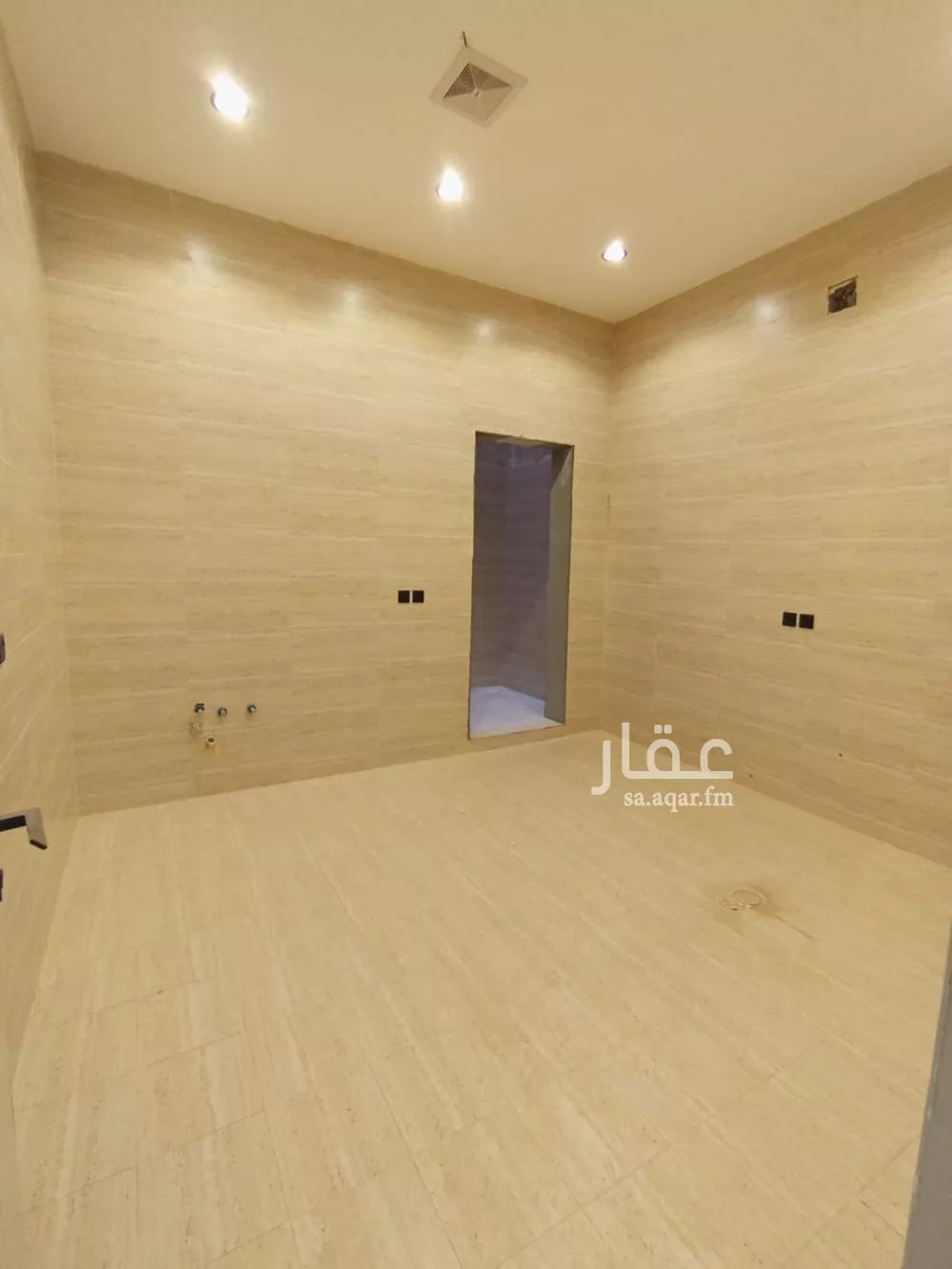 فيلا 5 غرف في الشرق 1