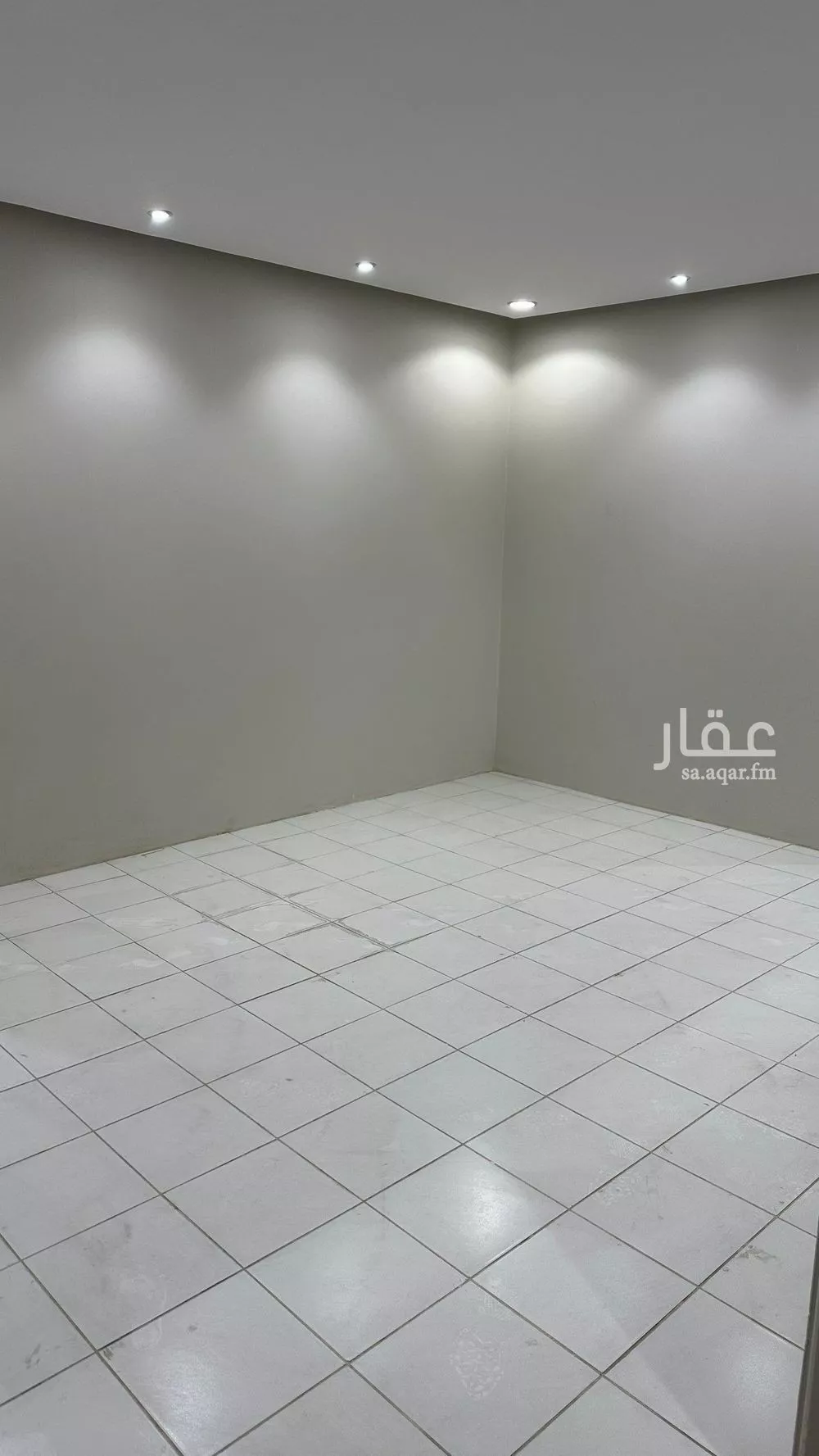 شقة 4 غرف في النزهة 4