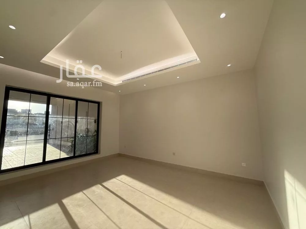5 bedroom villa in Al Mahdiyyah 2