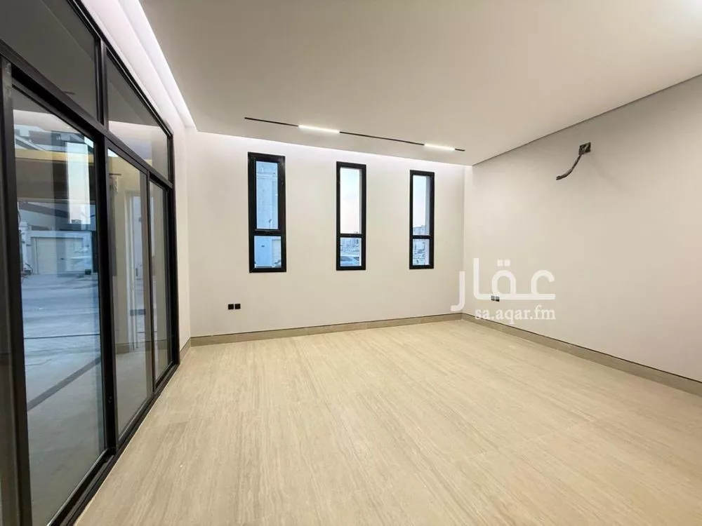 5 bedroom villa in Al Mahdiyyah 2