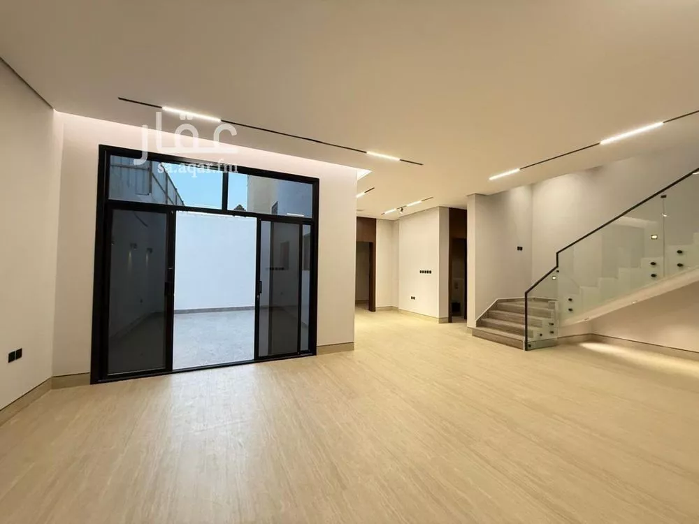 5 bedroom villa in Al Mahdiyyah 3