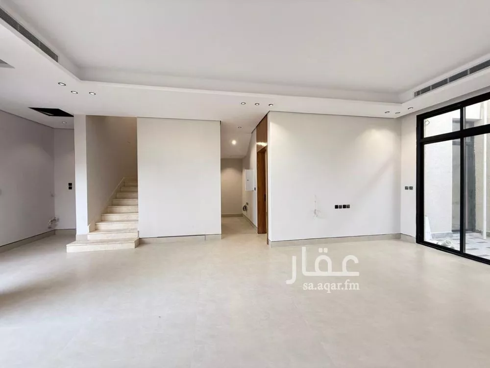 5 bedroom villa in Al Mahdiyyah 3