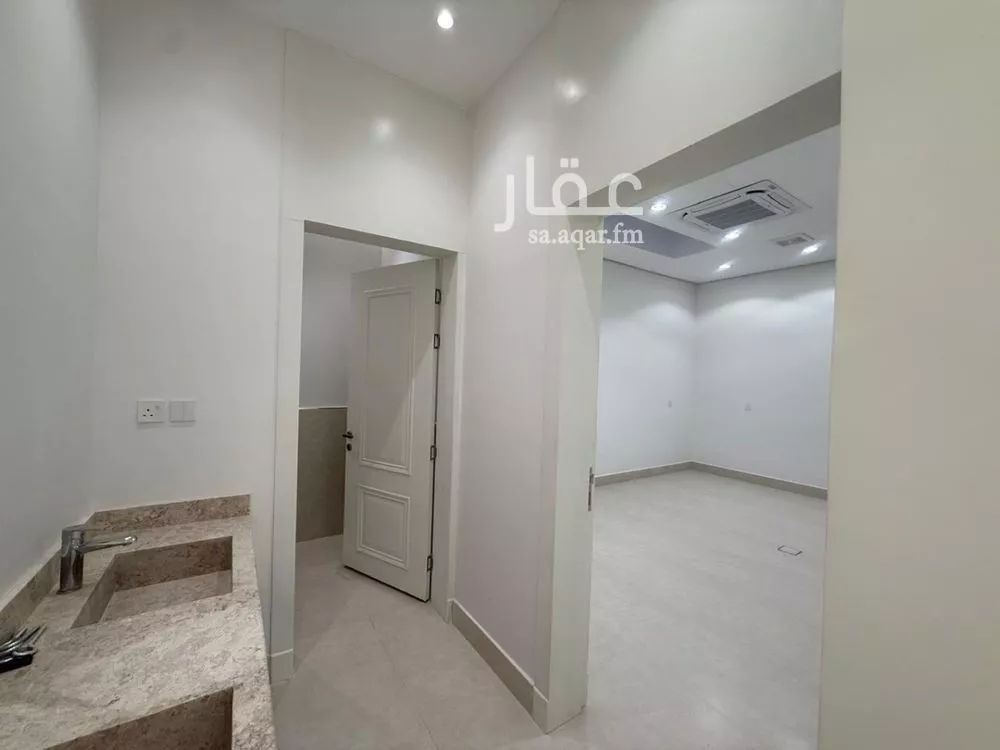 5 bedroom villa in Al Mahdiyyah 4