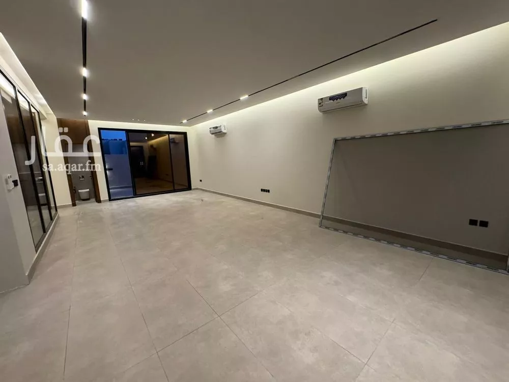 فيلا 4 غرف في العارض 5