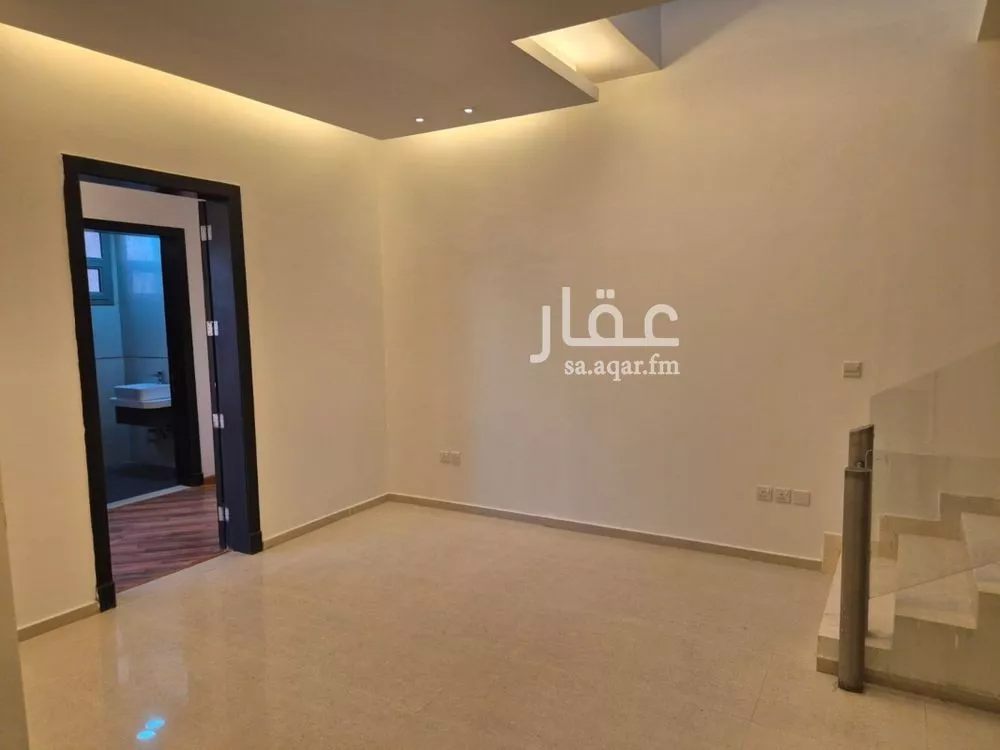 فيلا 6 غرف في العارض 2