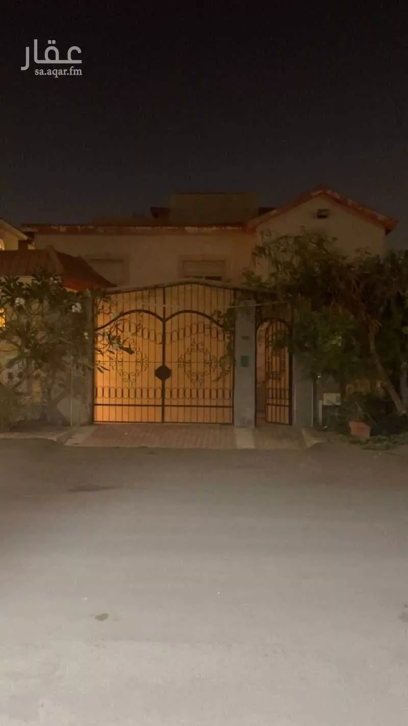 فيلا 6 غرف في البساتين 2