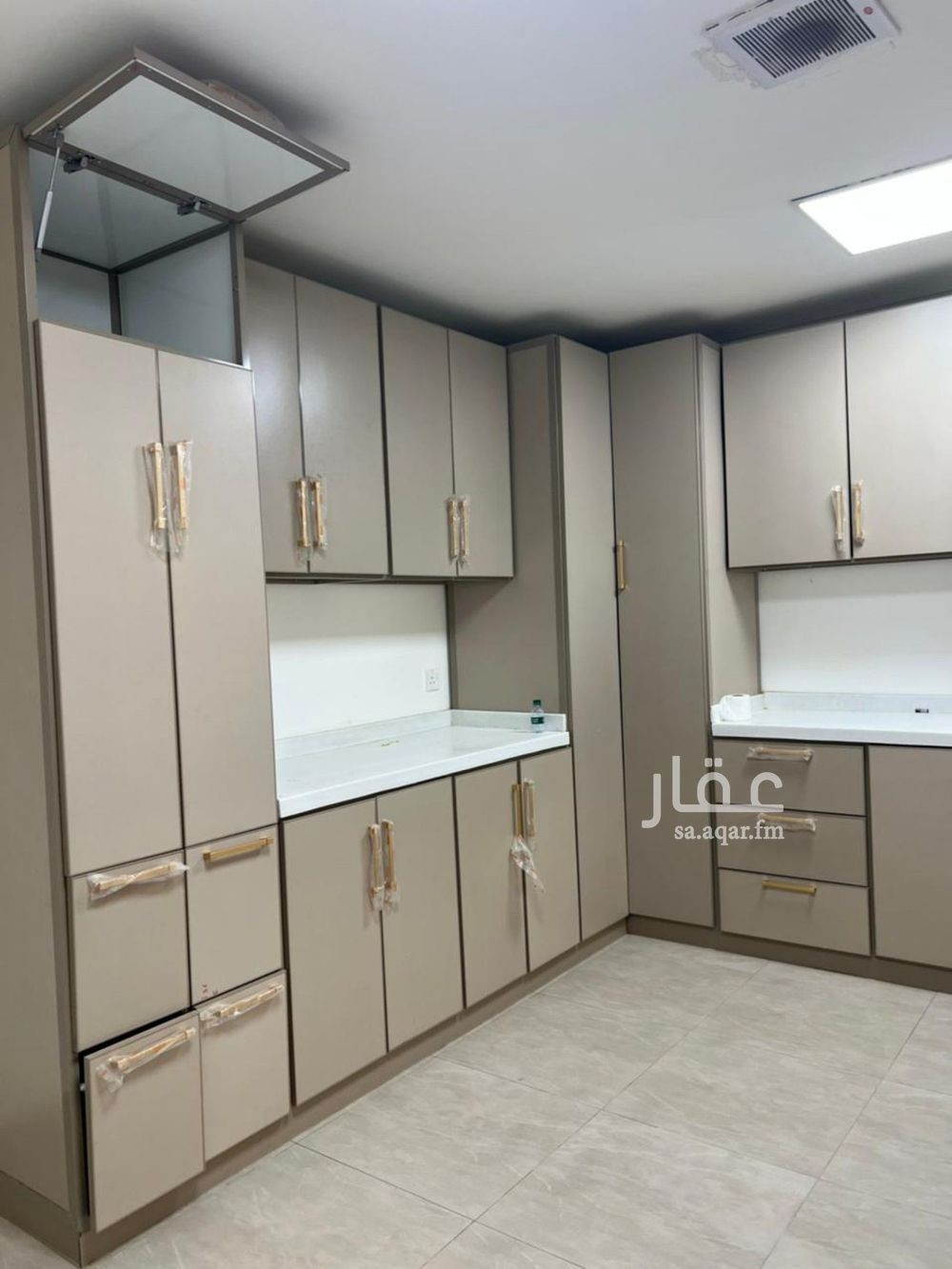 4 bedroom villa in Khuzam, Riyadh 5