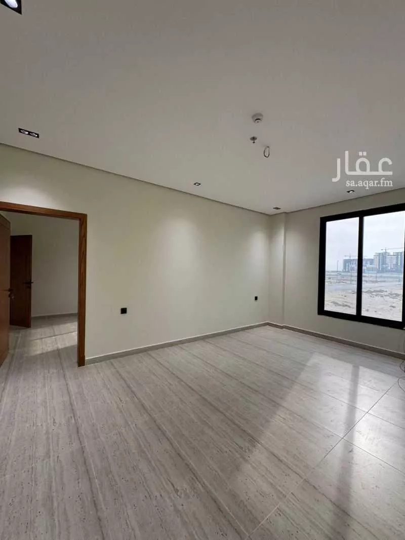 شقة 5 غرف في ضاحية الملك فهد 4