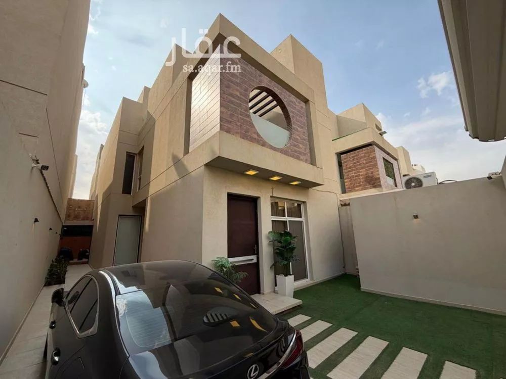 7 bedroom villa in Irqah 4
