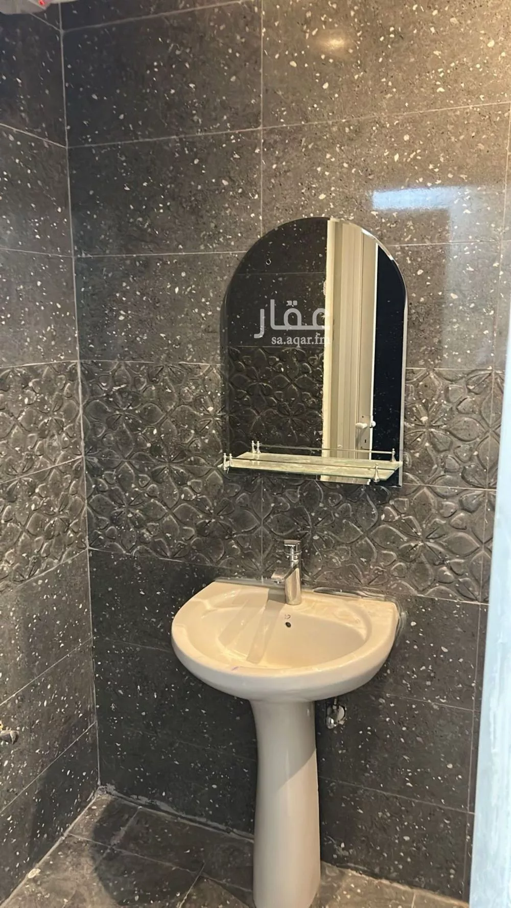 شقة 1 غرف في العقيق 1